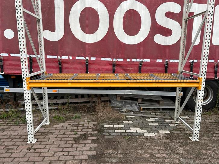 Goedkope opruiming stelling, Doe-het-zelf en Verbouw, Hout en Planken, Zo goed als nieuw, Balk, Overige houtsoorten, 300 cm of meer