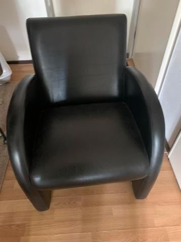 Zwart leren fauteultje ( IKEA) beschikbaar voor biedingen
