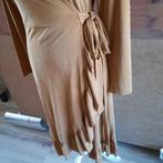 Prachtige middellange wikkel zomerjurk kleur okergeel mt S, Kleding | Dames, Jurken, Geel, Ophalen of Verzenden, Maat 36 (S), Onder de knie