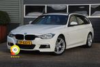 BMW 3 Serie Touring 318i M Sport | NL Auto | PANO-DAK | HARM, Auto's, Gebruikt, Euro 6, 1465 kg, Wit