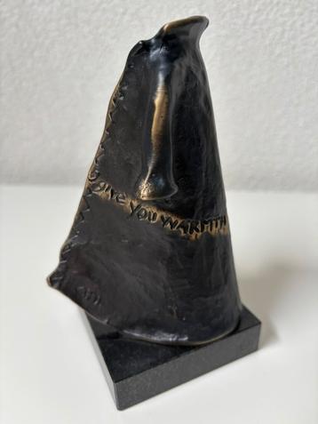 Beeld mantelzorg verbronsd beschikbaar voor biedingen