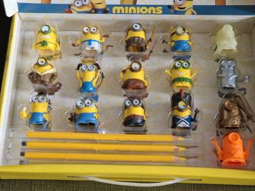 16 Minions in doos voor een potlood of in een letterbak beschikbaar voor biedingen