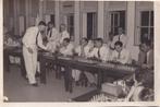 originele foto schaken dr. max euwe simultaan 1946 Curaçao, Verzamelen, Gebruikt, Foto, Ophalen of Verzenden, 1940 tot 1960