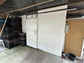 Grote Vriescel 5x2,3x2,6 meter hoog werkend te zien beschikbaar voor biedingen