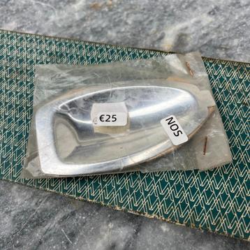 VW Kever NOS Deurgreepbeschermer 56-60 Ovaal Dickholmer beschikbaar voor biedingen