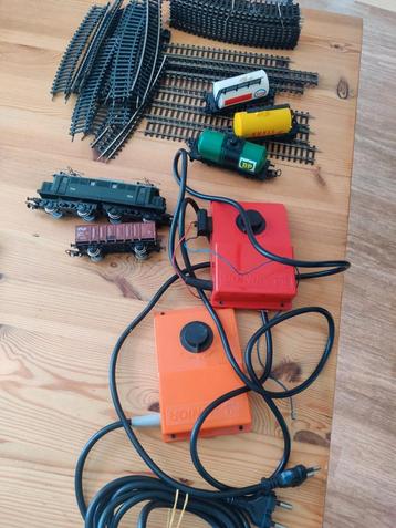 Piko trein , rails ,2 trafos , en 4 wagons treinen H0 spoor beschikbaar voor biedingen