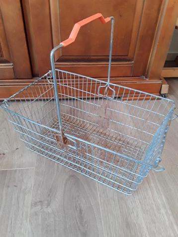 vintage winkelmandje. winkelmandje metaal beschikbaar voor biedingen