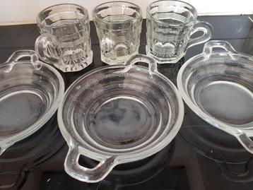 Nostalgisch antiek gietglas beschikbaar voor biedingen