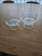 Glas op voet, Ophalen, Zo goed als nieuw