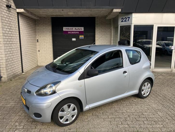 Toyota Aygo 1.0-12V Access / NETTE STAAT / APK JULI 2026 / R, Auto's, Toyota, Bedrijf, Te koop, Aygo, ABS, Airbags, Metallic lak