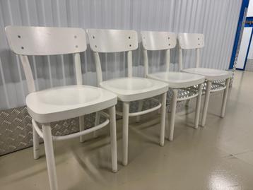 vier witte Ikea Idolf Stoelen beschikbaar voor biedingen