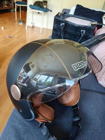 Zwart/ bruine brommerhelm beschikbaar voor biedingen