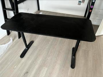 Bureau ikea gebruikt zwart 70x 140 (ongeveer)