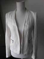 Jasje merk zara maat m kleur wit. Van oksel tot oksel is45c, Kleding | Dames, Jasjes, Kostuums en Pakken, Maat 38/40 (M), Nieuw