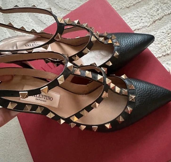 Valentino Garavani Rockstud Pumps - Maat 36,5, Kleding | Dames, Schoenen, Zo goed als nieuw, Pumps, Zwart, Ophalen