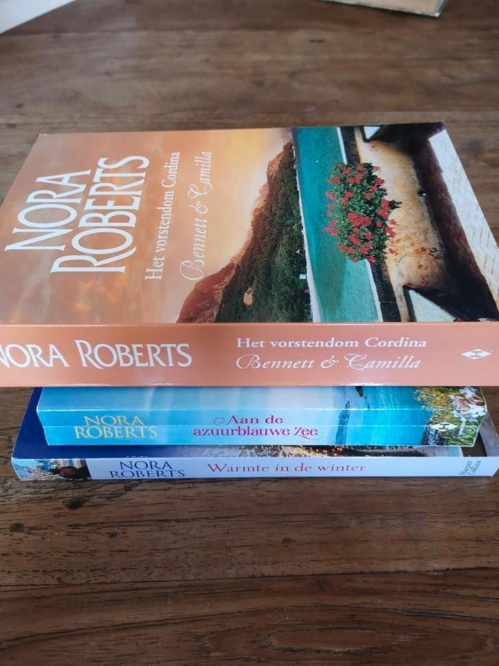 Te koop :3x Nora Roberts, Boeken, Romans, Gelezen, Ophalen of Verzenden