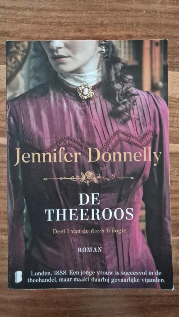 De Theeroos - Jennifer Donnelly, Boeken, Romans, Gelezen, Nederland, Ophalen of Verzenden