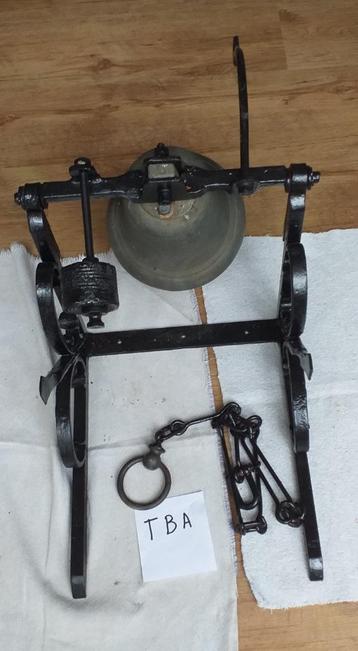 schoolbel - trekbel in brons beschikbaar voor biedingen