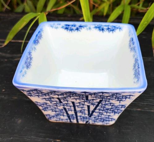 Vierkante Japanse kom met bamboe motief – blauw/wit, Antiek en Kunst, Antiek | Schalen, Ophalen of Verzenden