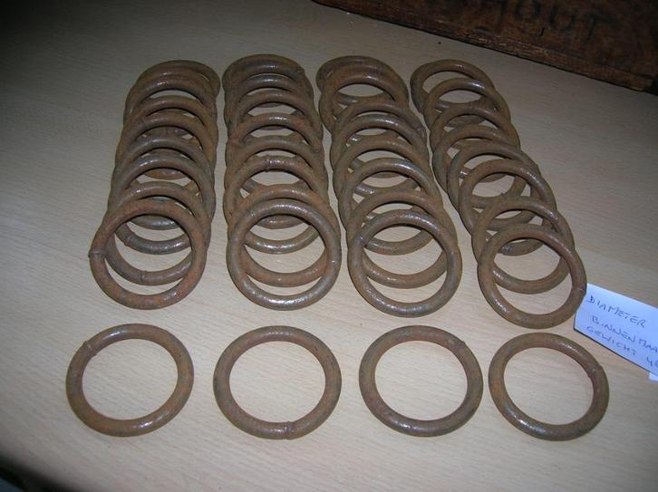 40 oude ijzeren ringen roestig diameter 5,5 cm., Antiek en Kunst, Curiosa en Brocante, Ophalen of Verzenden