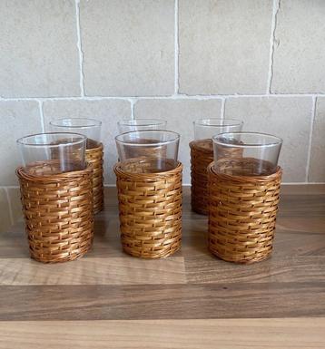 6x retro limonadeglas + 4x retro theeglazen, rieten houder beschikbaar voor biedingen