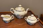 Porseleinen theepot / koffiepot met suiker en room kannetjes, Antiek en Kunst, Antiek | Porselein, Ophalen of Verzenden