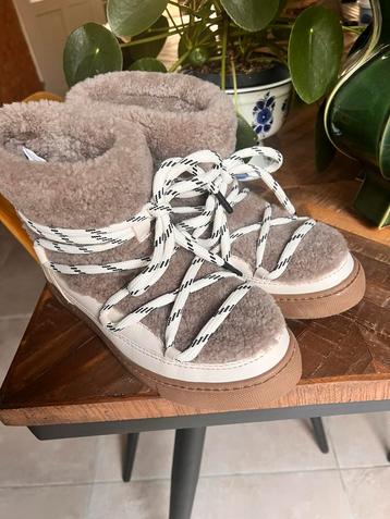 Laarsjes Est’seven met teddy-bont, mt.40 beschikbaar voor biedingen