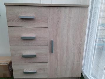 Kast met 4 laden beschikbaar voor biedingen