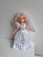 Bruidsjurk met sluier voor barbie fleur en sindy excl pop, Verzamelen, Poppen, Ophalen of Verzenden, Zo goed als nieuw, Kleertjes