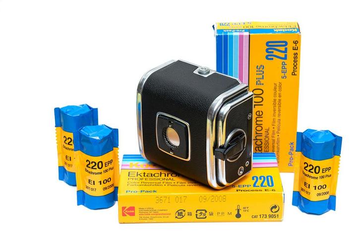 Hasselblad A24 magazijn, (CLA) incl. 8 220 films, Audio, Tv en Foto, Fotocamera's Analoog, Spiegelreflex, Overige Merken, Ophalen of Verzenden