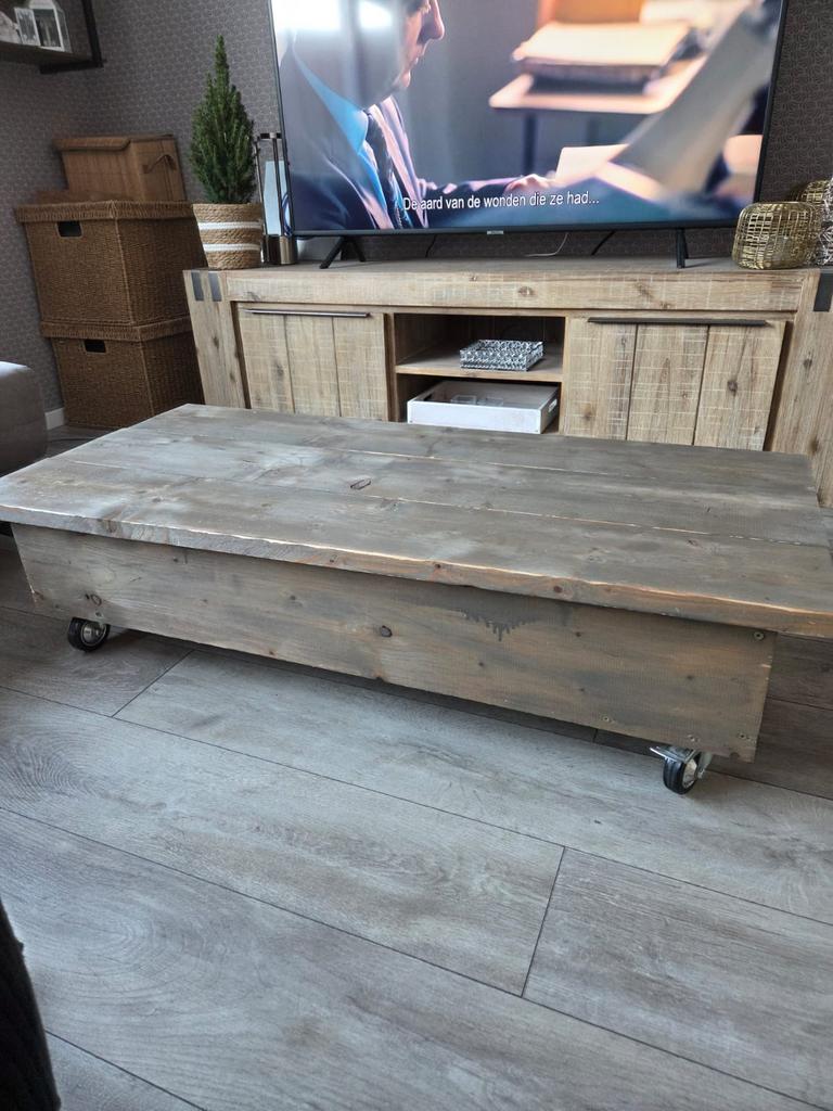 Salontafel van steigerhout op wielen, Ophalen, Gebruikt, 100 tot 150 cm, 50 tot 100 cm