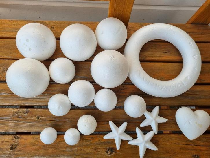 18x Piepschuim decoratie, krans, hart, ster en bollen, Hobby en Vrije tijd, Knutselen, Materiaal, Ophalen of Verzenden