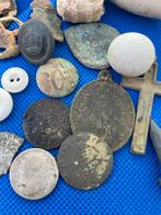 Bodemvondsten: Religie, Knopen, Zilver, Ophalen of Verzenden, Gebruikt