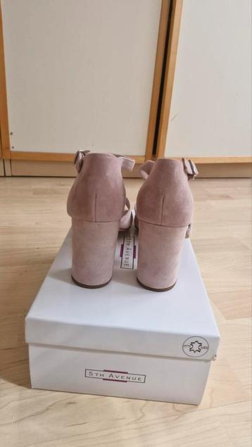 Suede lederen sandalen maat 40 beschikbaar voor biedingen