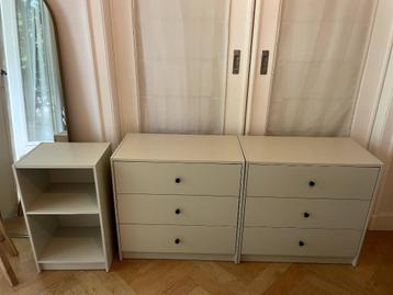 Beige Set kastjes beschikbaar voor biedingen