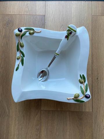 Saladekom + lepel beschikbaar voor biedingen