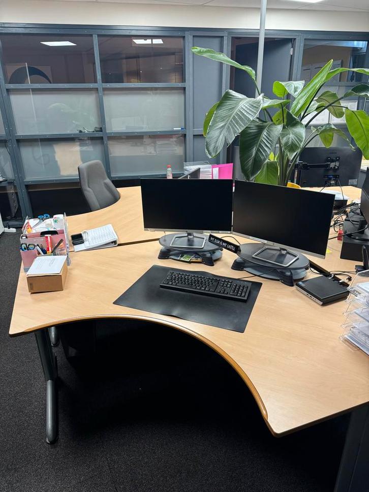 6 Hoekbureaus 160x160 - Perfect voor kantoor!, Huis en Inrichting, Bureaus, Gebruikt, Bureau, Ophalen