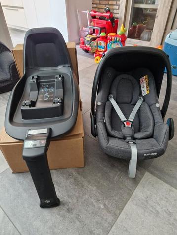 Maxi cosi + family fix base beschikbaar voor biedingen