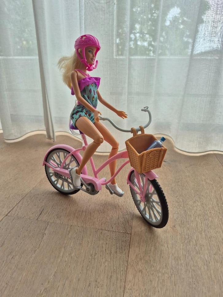 Barbie fiets, Kinderen en Baby's, Speelgoed | Poppen, Gebruikt, Barbie, Ophalen of Verzenden