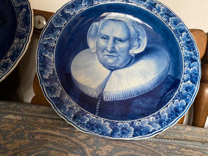 Twee gigantische borden Porcelyne fles Delft, Antiek en Kunst, Antiek | Wandborden en Tegels, Ophalen of Verzenden