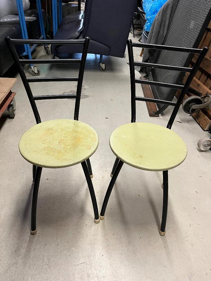 2x Compacte retro vintage eetkamerstoelen, Huis en Inrichting, Stoelen, Gebruikt, Twee, Bruin, Ophalen