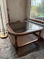Houten salontafel met glas & rotan - vintage - mooie staat, Antiek en Kunst, Antiek | Meubels | Bedden, Ophalen