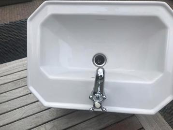 Duravit hoekige toiletwasbak met Engelse kraan beschikbaar voor biedingen