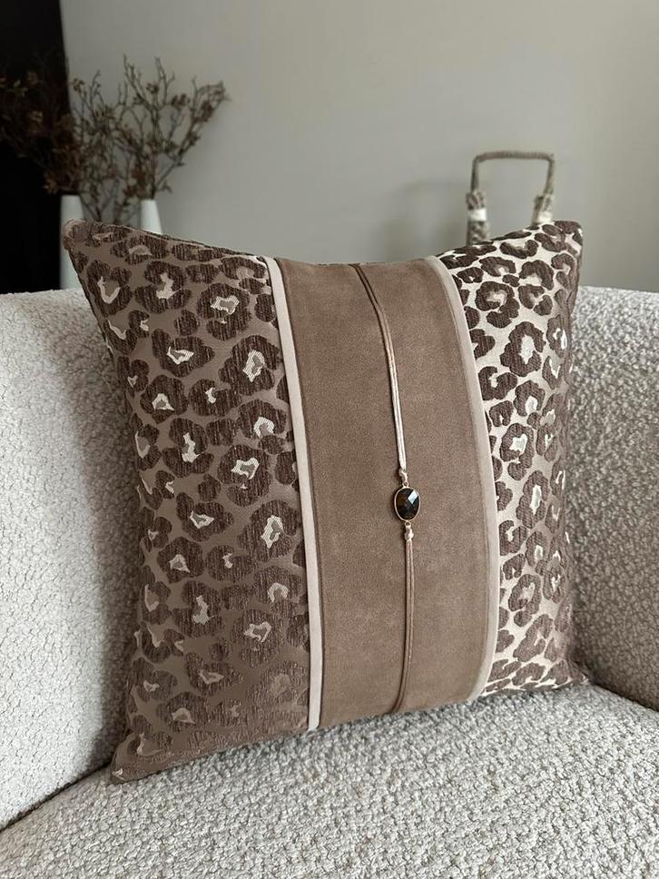 Luxe handgemaakte sierkussen 45x45, Huis en Inrichting, Woonaccessoires | Kussens, Nieuw, Bruin, Vierkant, Ophalen of Verzenden
