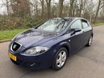 Seat Leon 1.6 Businessline / AIRCO / NIEUWE APK / 5 DEURS, Auto's, Seat, Stof, Gebruikt, 4 cilinders, Grijs