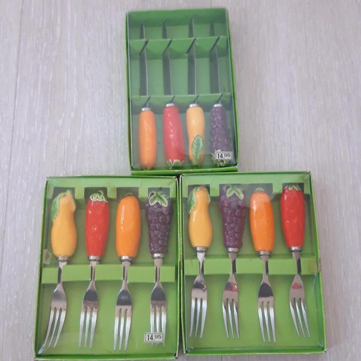 3 dozen klein bestek met fruithandvaten, 8 vorken, 4 messen, Huis en Inrichting, Keuken | Bestek, Zo goed als nieuw, Los bestek