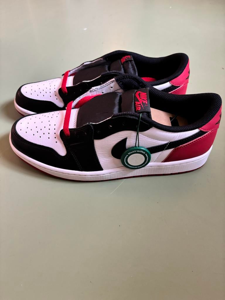 Air Jordan 1 Retro Low OG White Black Varsity Red - Maat 44, Kleding | Heren, Schoenen, Ophalen of Verzenden, Nieuw, Wit, Sneakers of Gympen