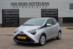 Toyota Aygo 1.0 VVT-i X-Play / Carplay / Camera / N.A.P., Auto's, Voorwielaandrijving, Stof, Gebruikt, Met garantie (alle)