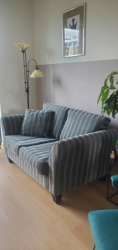 Mooie 2-zits bank klassiek gestreept grijs/bauwgrijs, Huis en Inrichting, Banken | Bankstellen, Gebruikt, Tweepersoons, 150 tot 200 cm