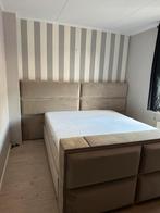T.E.A.B Luxe Bed 180x200 met TV-bediening in Voetenbord, Ophalen, Beige, Tweepersoons, Zo goed als nieuw